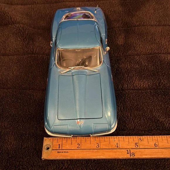 1965 all metal with rubber tires scale 1/18 - Picture 2 of 14